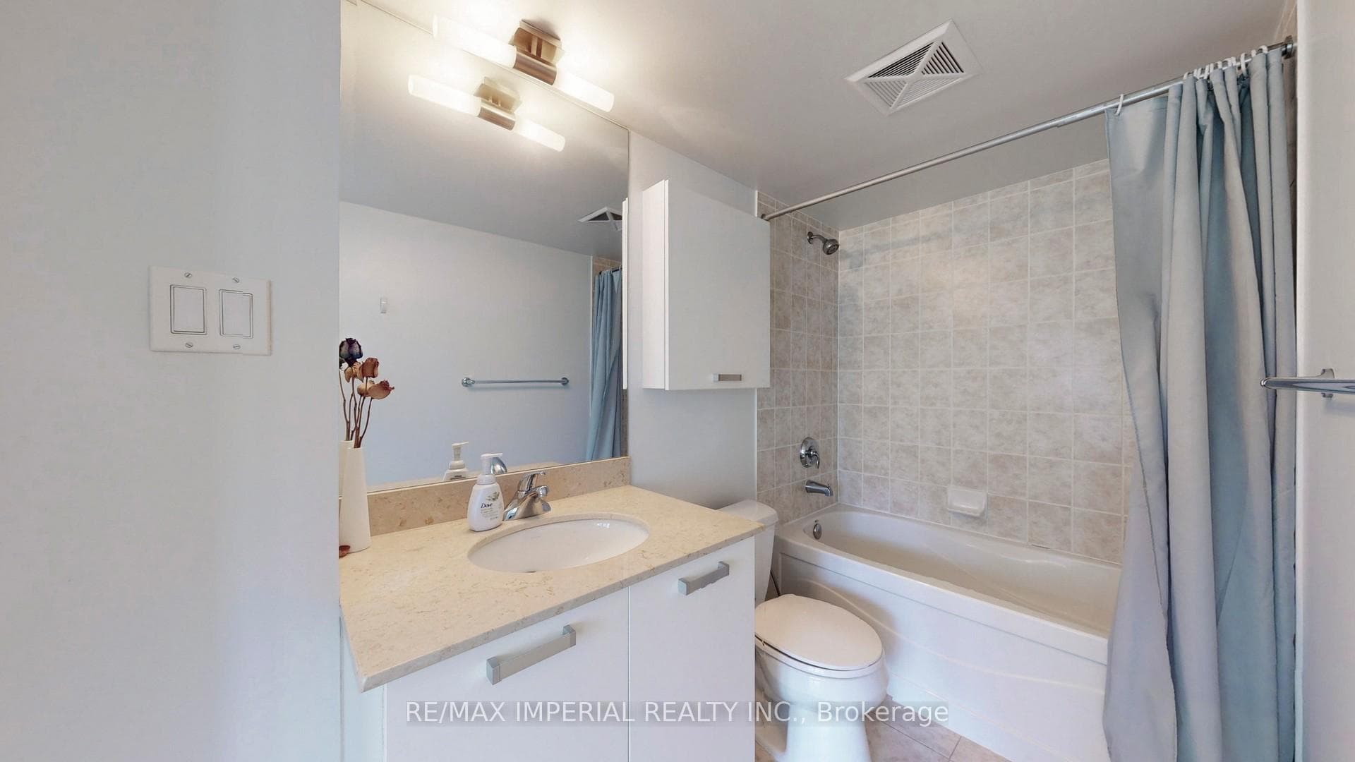 37 Grosvenor Street Unit 403 photo 15