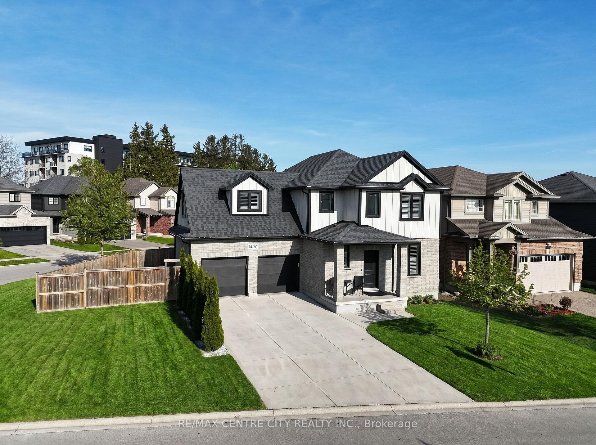 1420 Howlett Circle photo 2