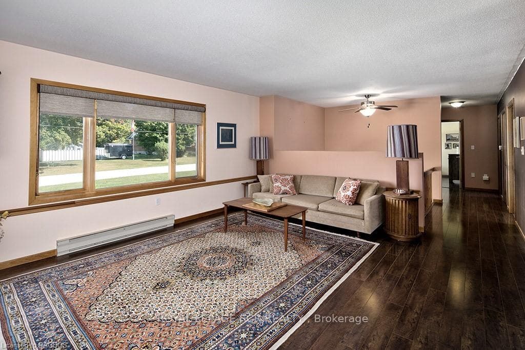 7 BONNIE BRAE Place photo 9