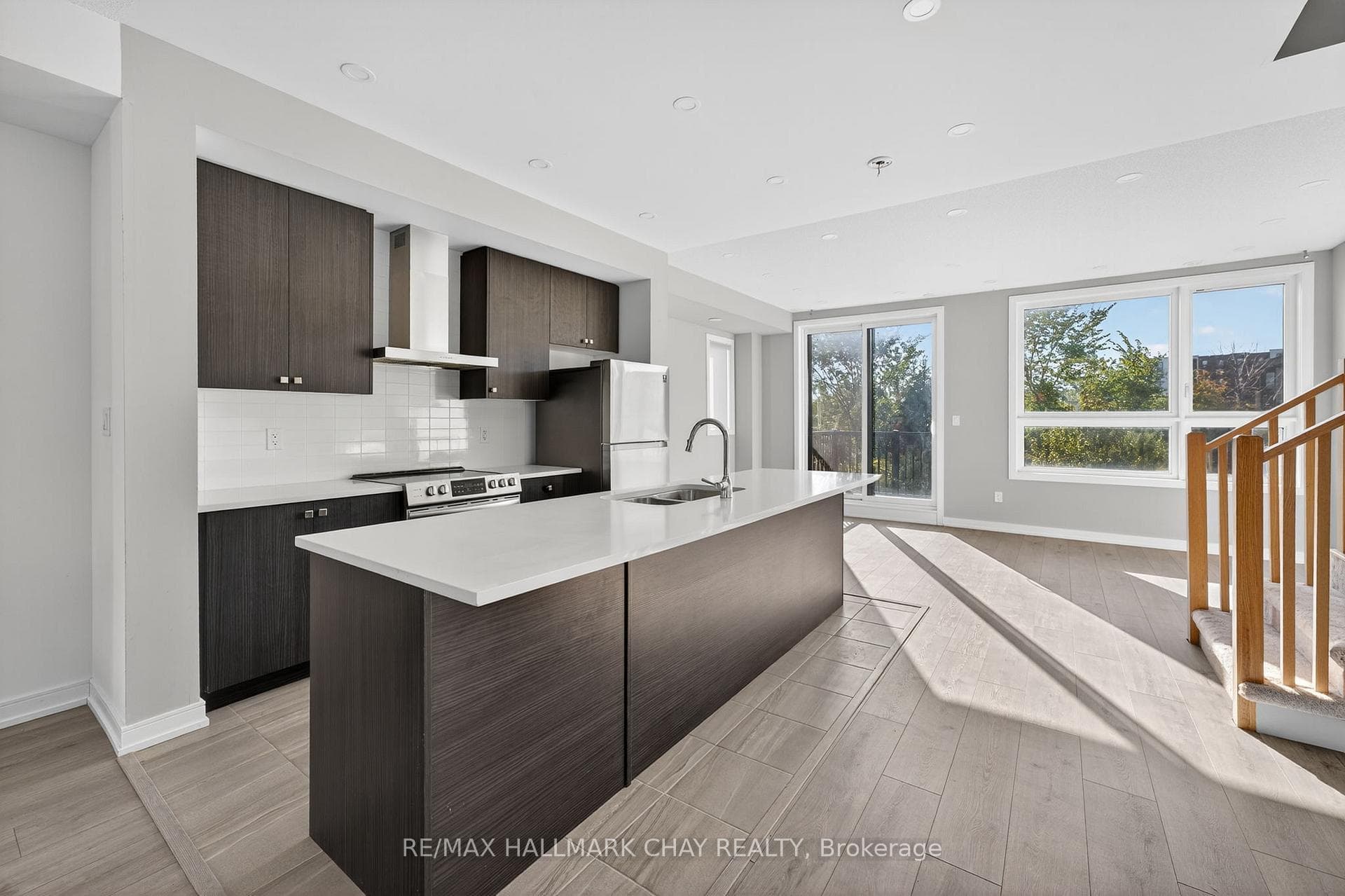 22 Blue Forest Crescent photo 8