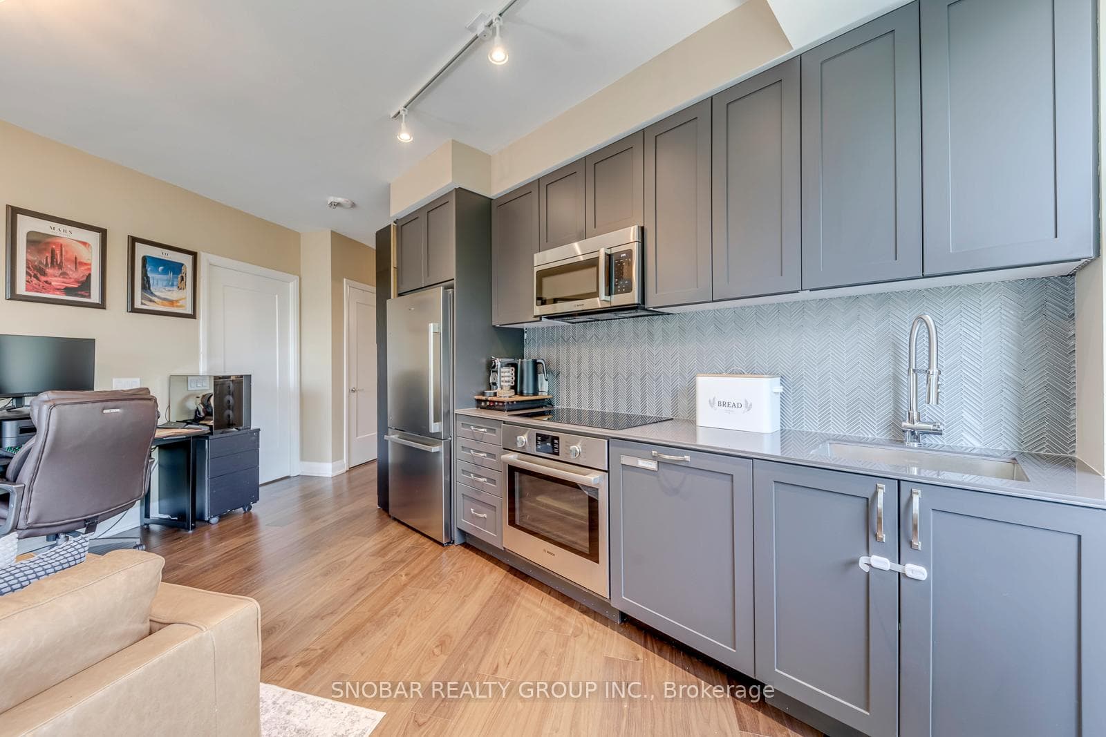 293 The Kingsway N/A Unit 310 photo 10