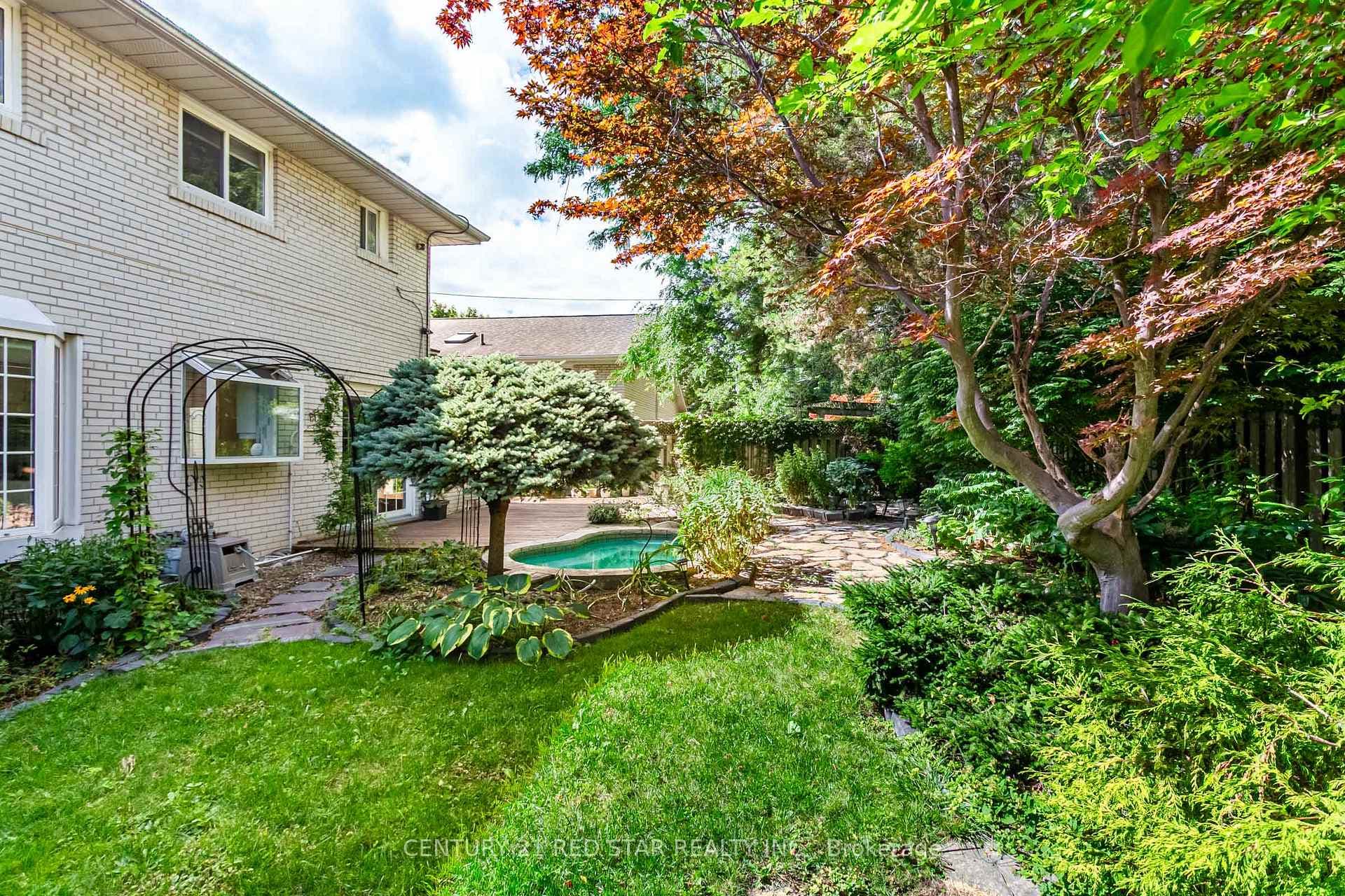 56 Silverthorne Bush Drive photo 41