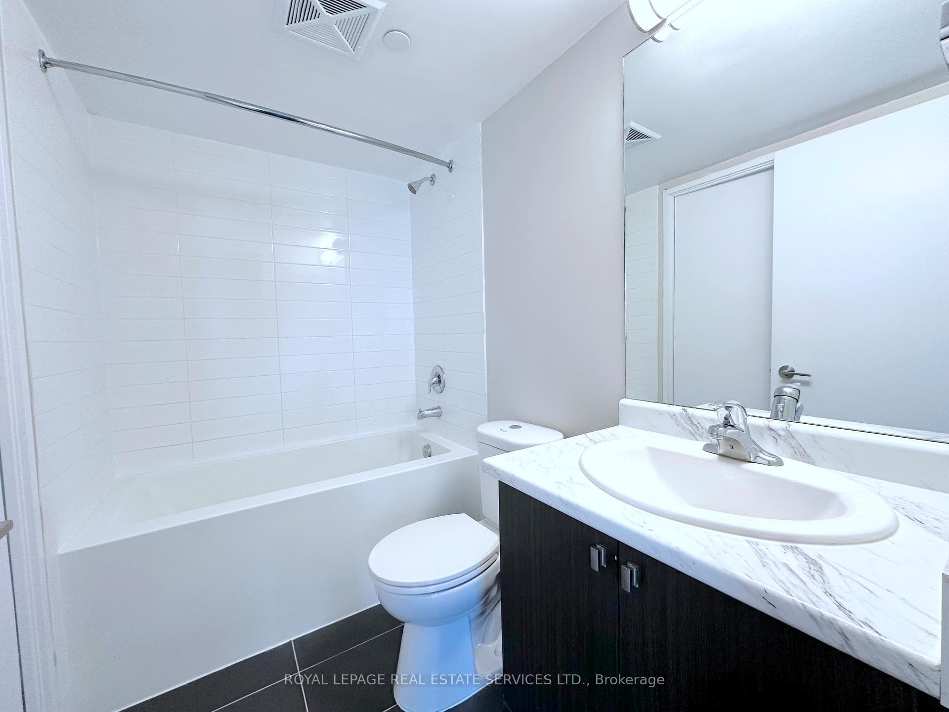 561 Sherbourne Street Unit 2402 photo 8