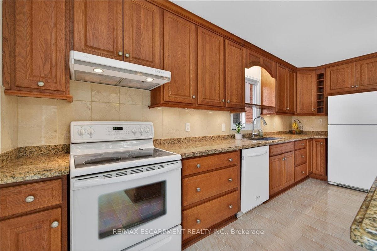 54 GOLDCREST Drive photo 19