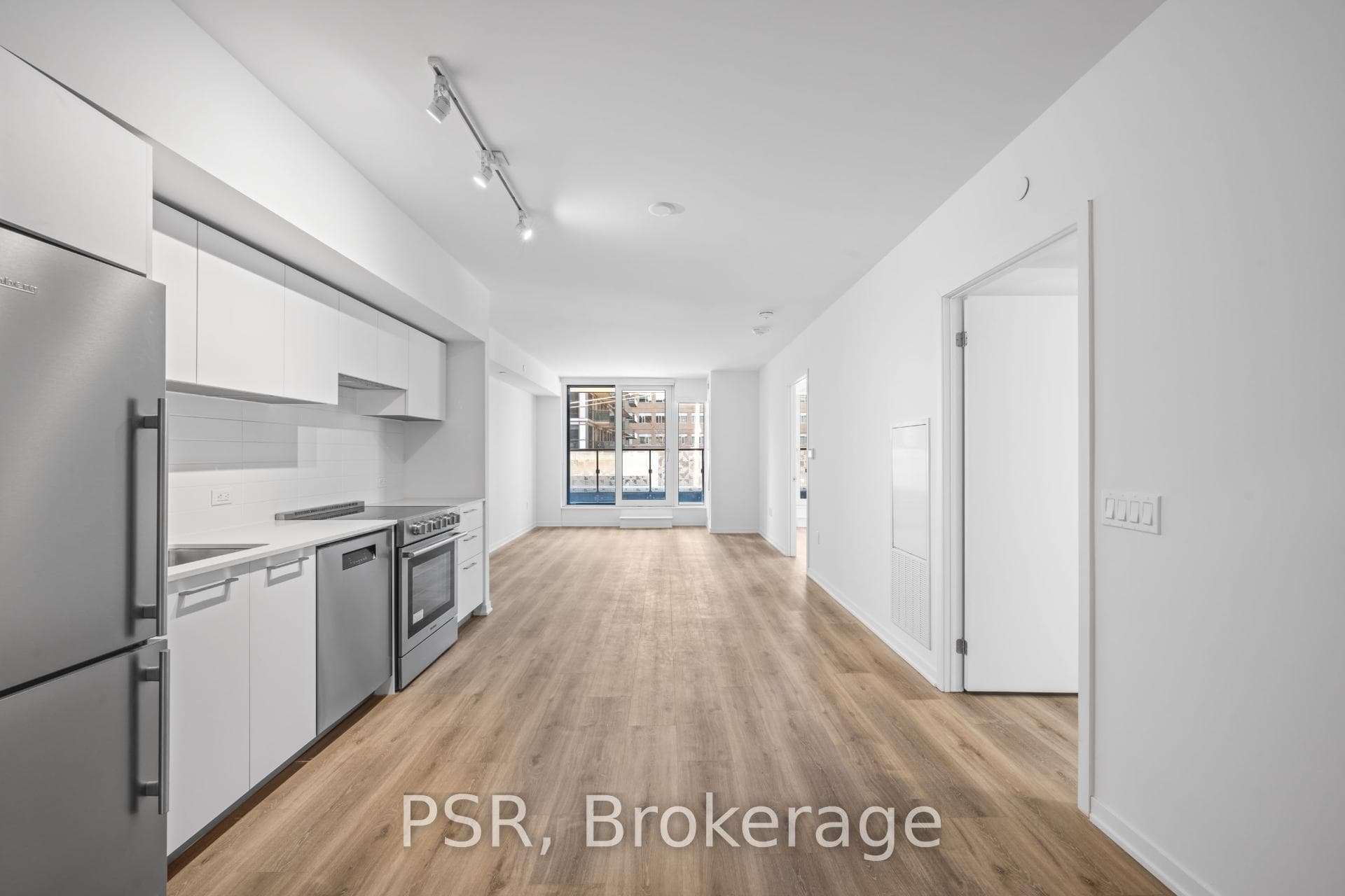 101 Roehampton Avenue Unit 315 photo 2