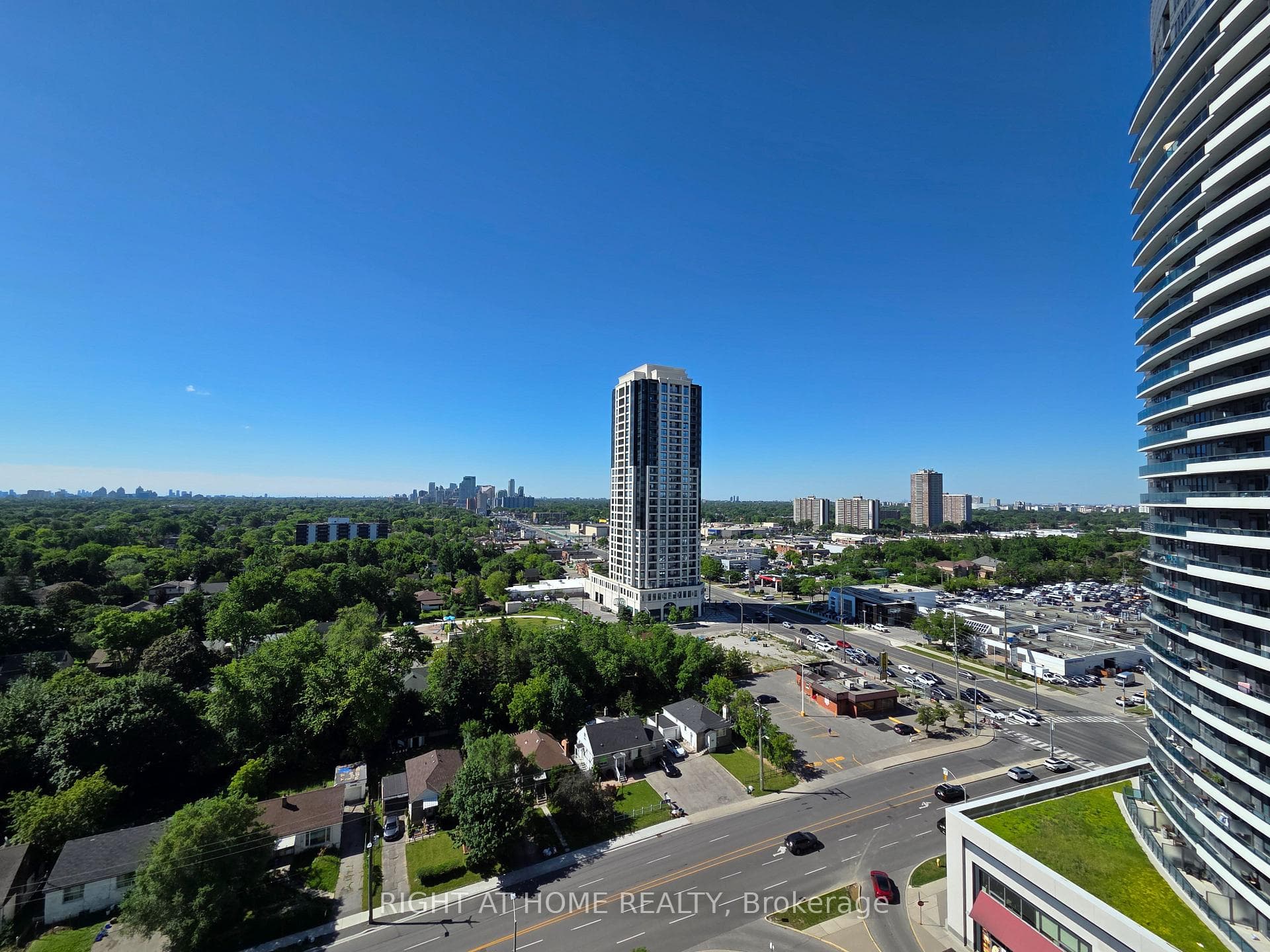 7165 Yonge Street Unit 1606 photo 23