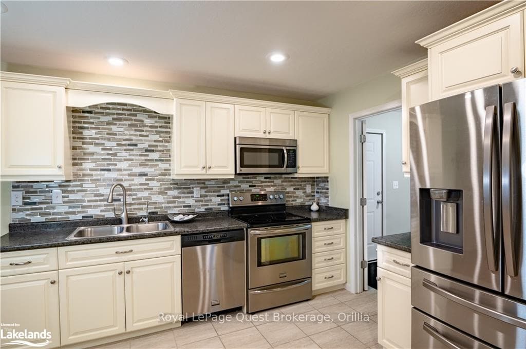 13 MARVIN GARDENS Boulevard photo 10