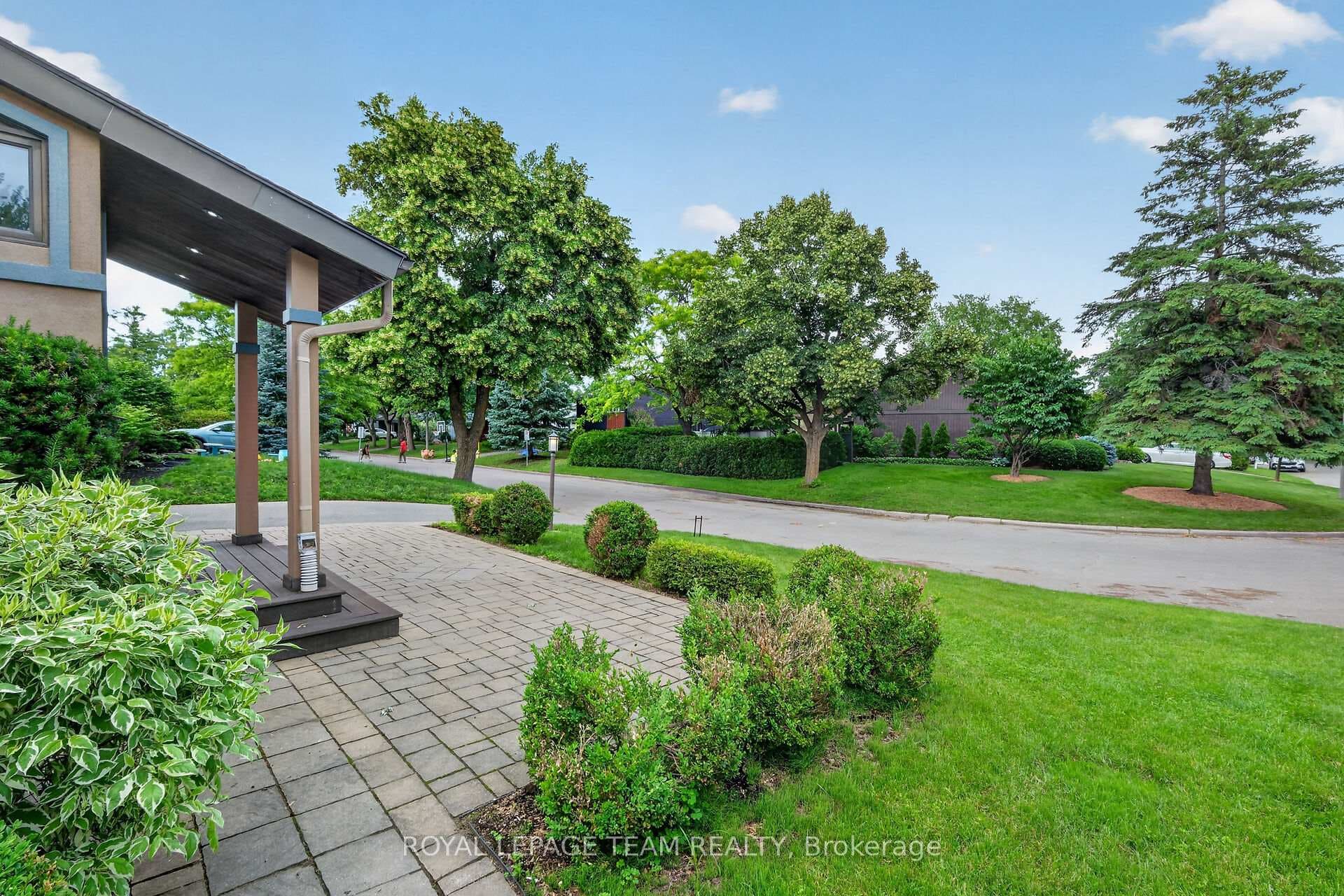 1282 Alloway Crescent photo 48