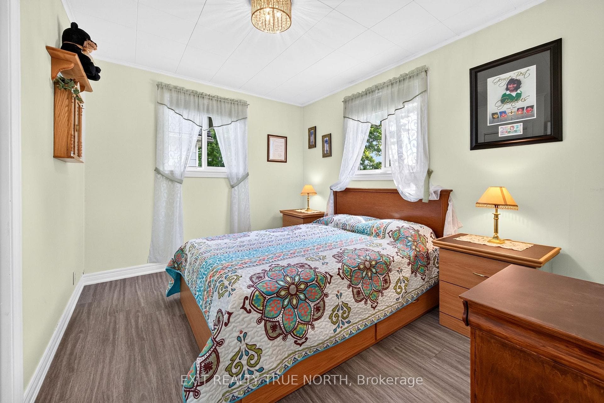 320 Yonge Street photo 7