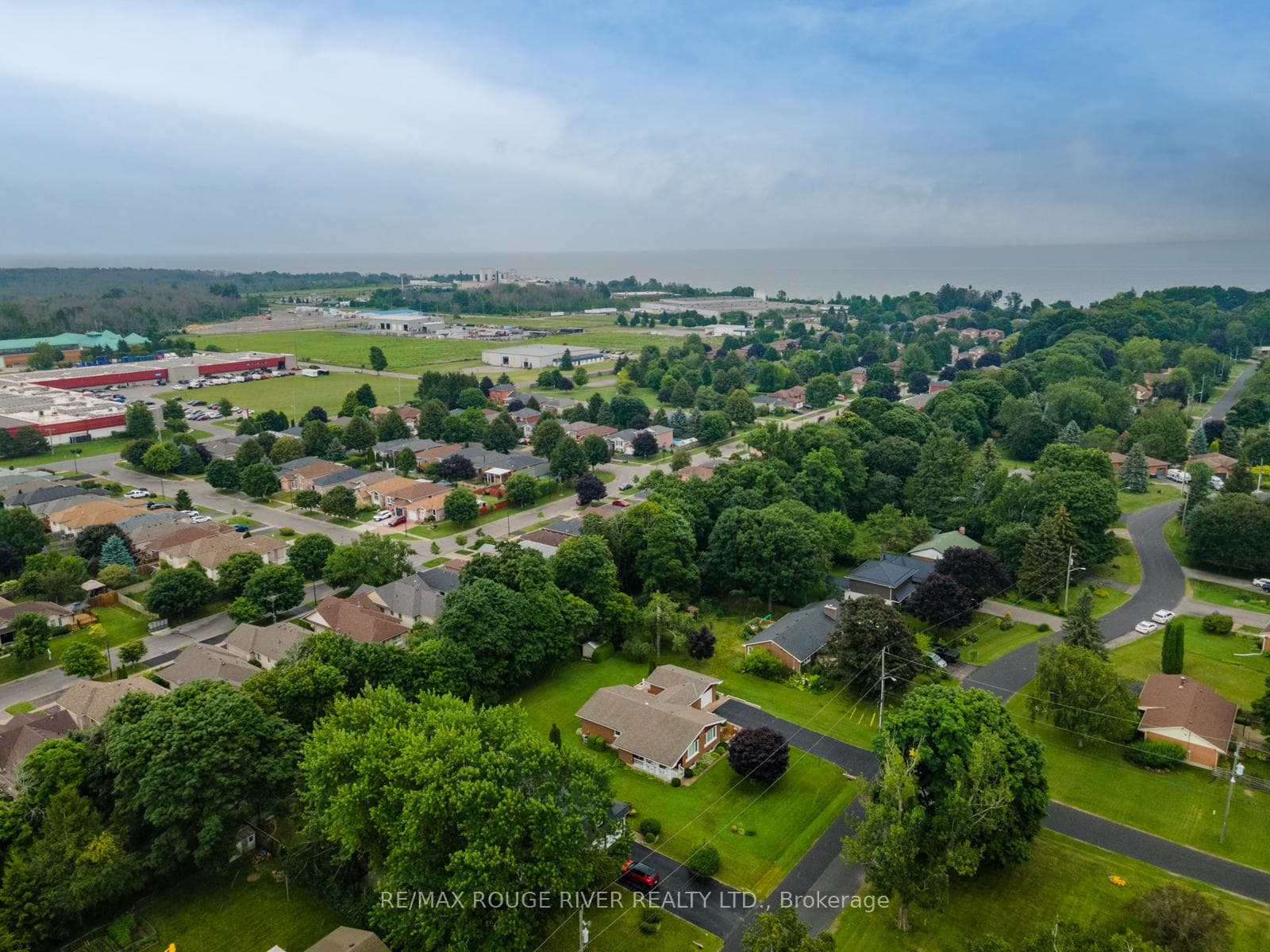 15 Maplewood Boulevard photo 27