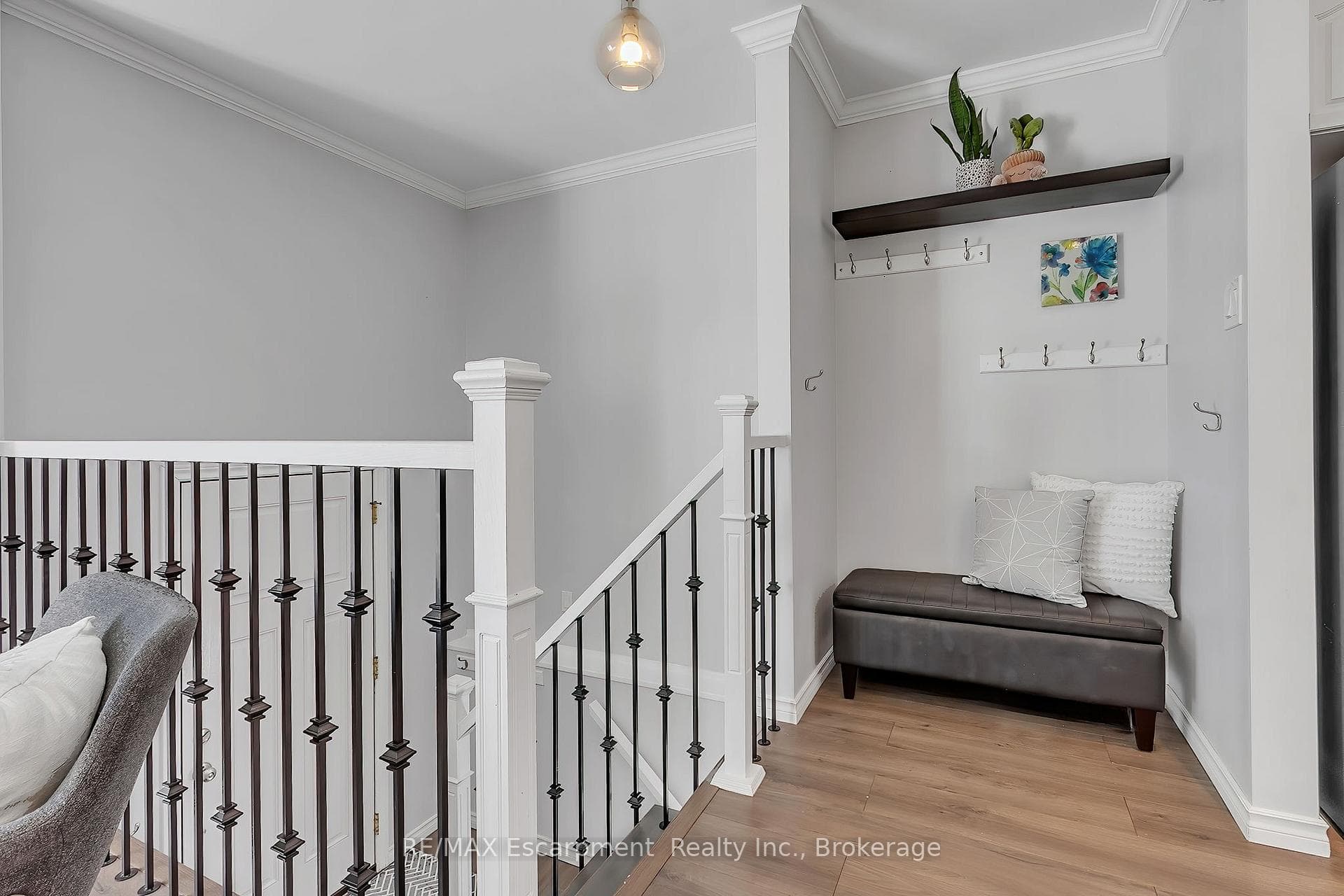 2379 Malcolm Crescent photo 5