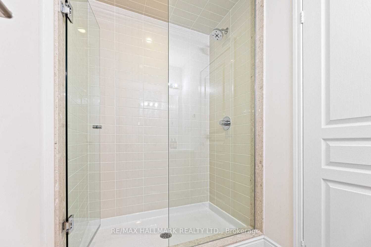 1120 Briar Hill Avenue Unit 306 photo 11
