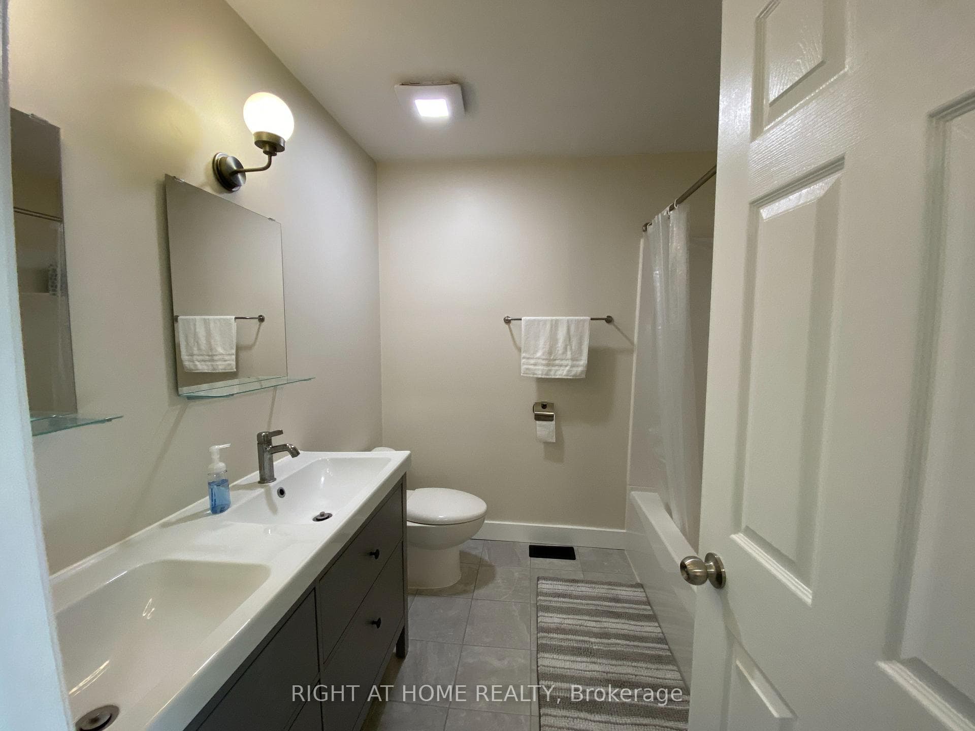 63 Lyfytt Crescent photo 32