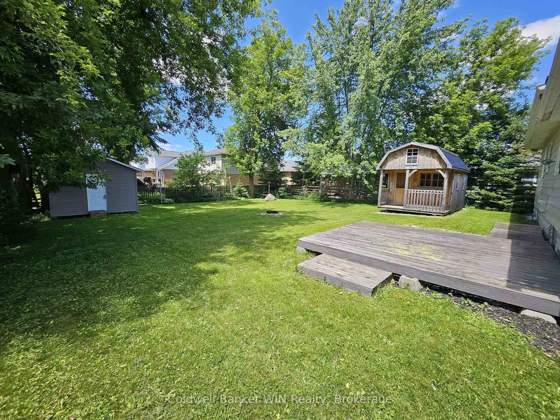 383 Wellington Street photo 27