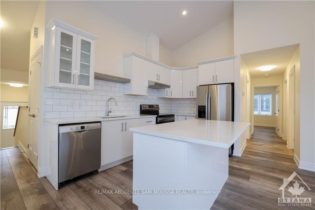 42 SENATORS GATE Drive photo 5