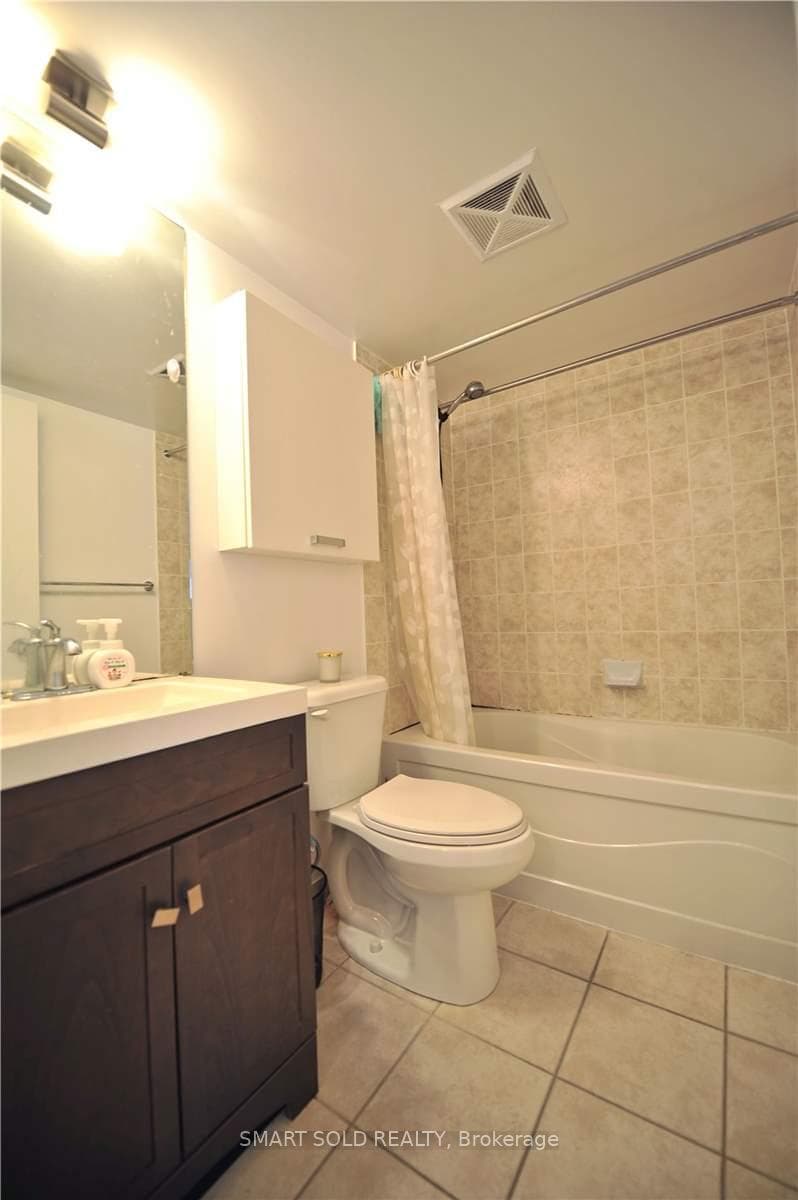 38 Grenville Street Unit 406 photo 4