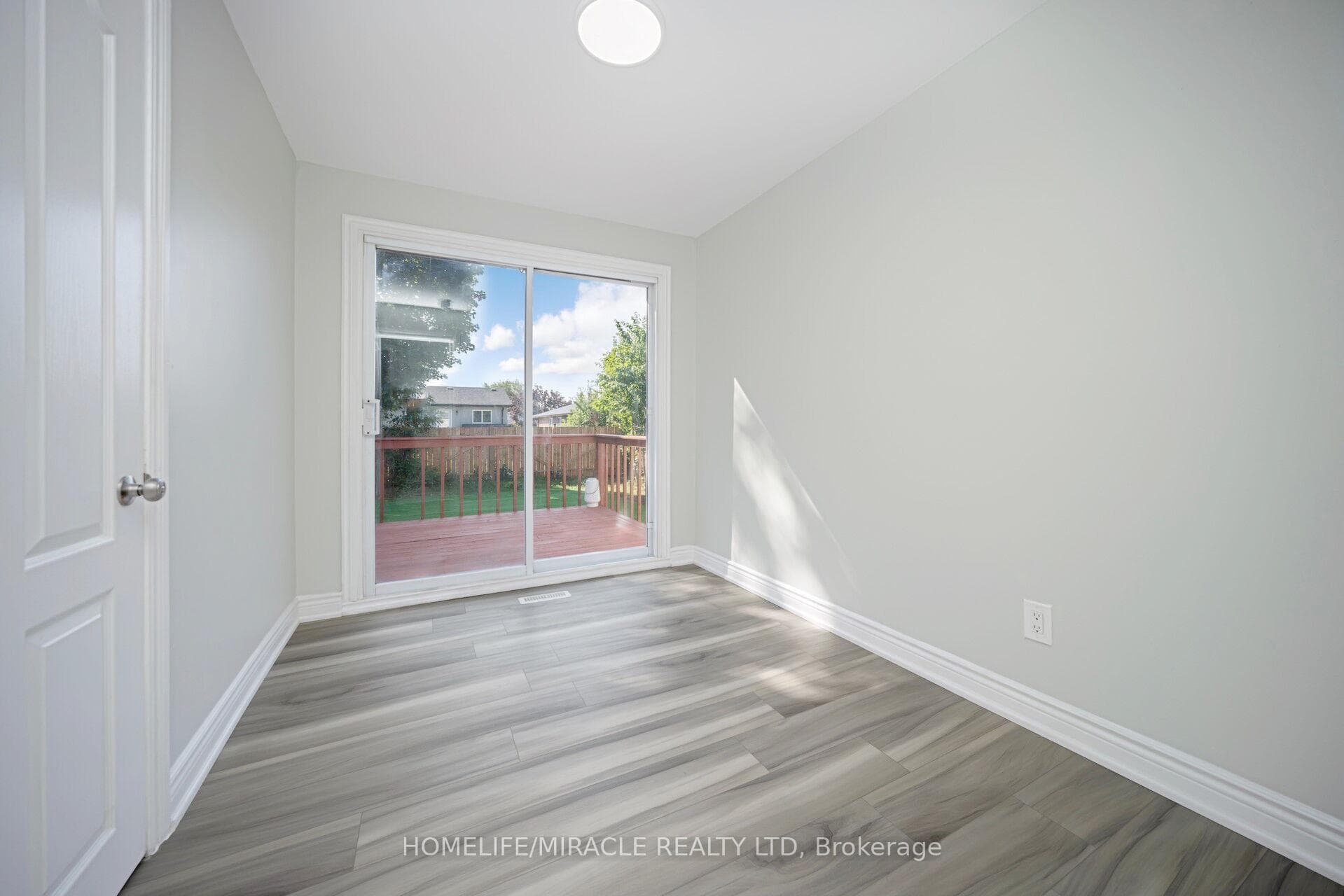 3777 Woodruff Crescent photo 23