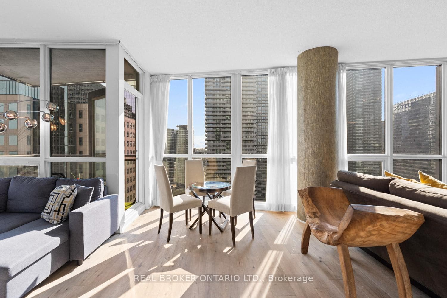 City view Dining area
