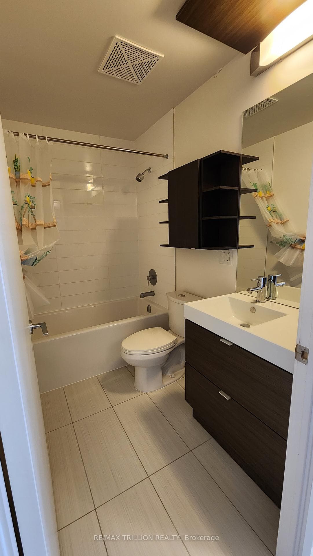 62 Forest Manor Road Unit 301 photo 5