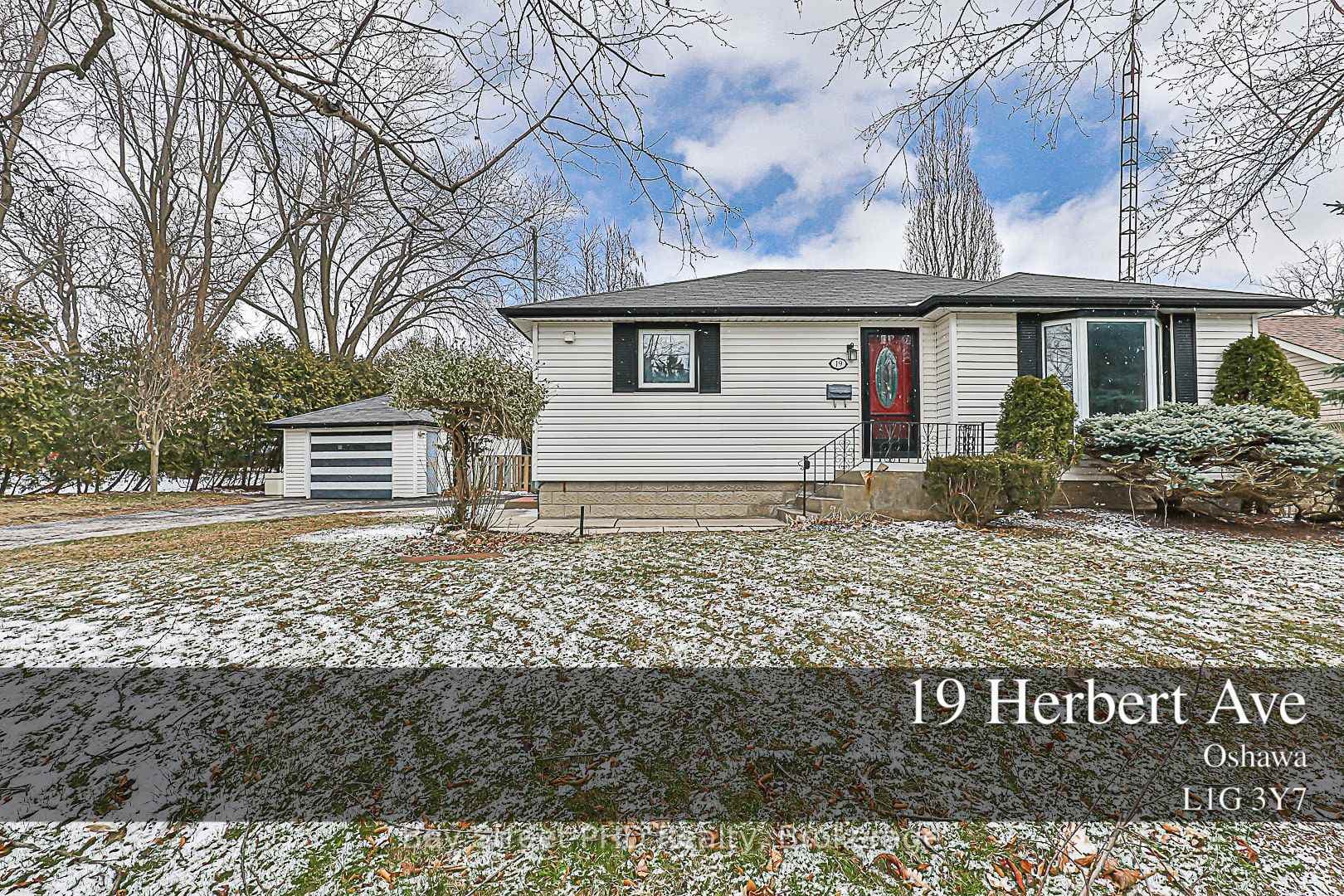 19 Herbert Avenue photo 1