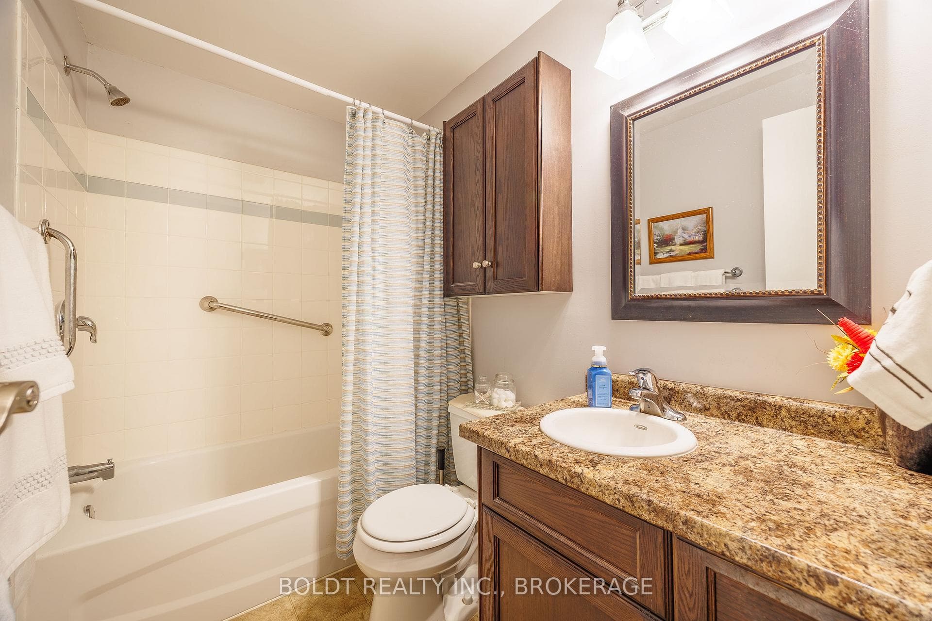 77 Elma Street photo 14