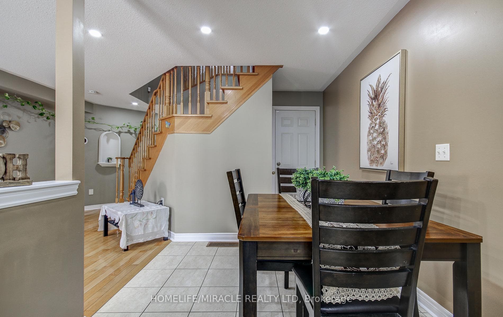 60 Samantha Crescent photo 14