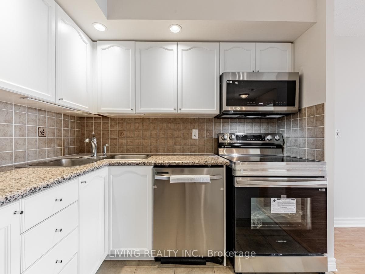 33 Cox Boulevard Unit 707 photo 8