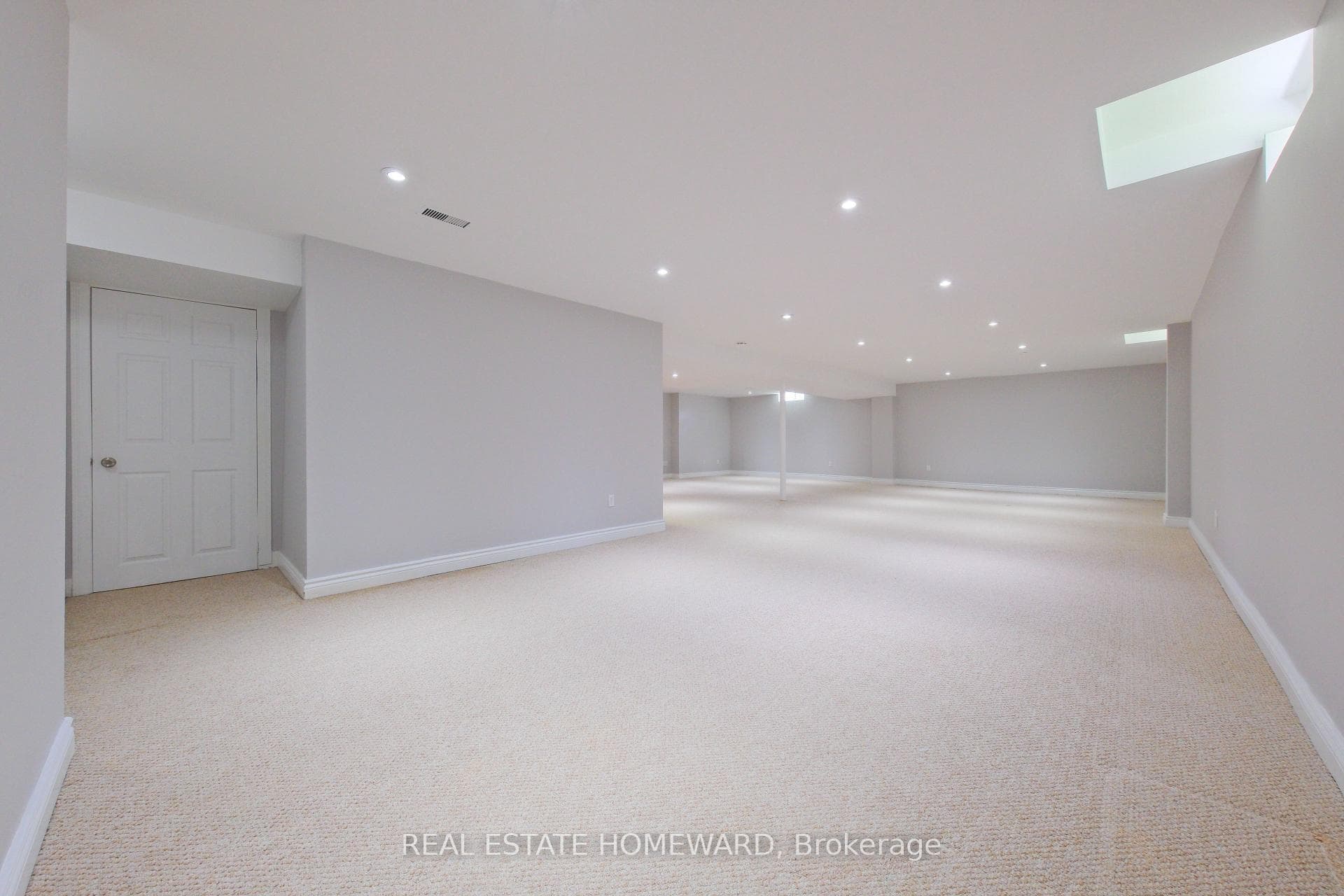 1283 Vincent Crescent photo 39