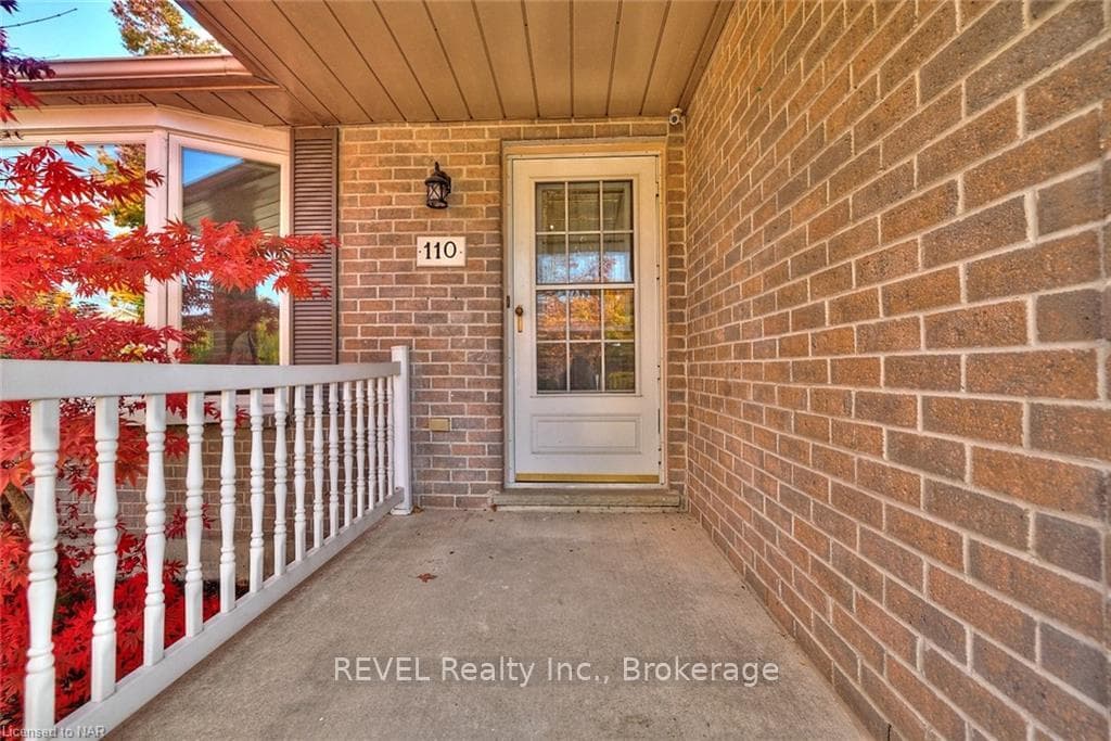 110 STRADA Boulevard photo 6