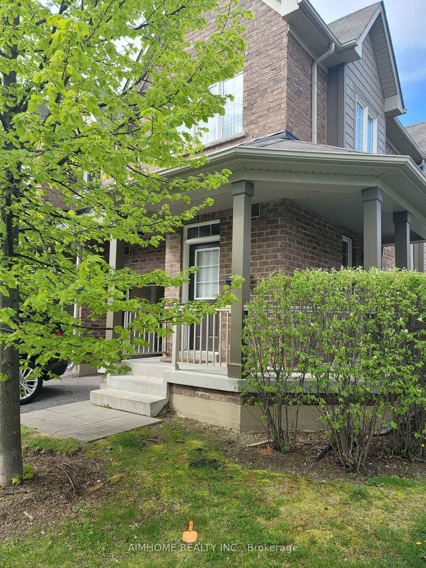 657 Wendy Culbert Crescent photo 2
