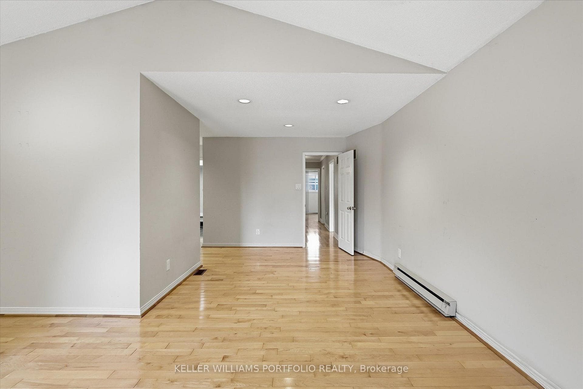 73 Jessica Gardens photo 23