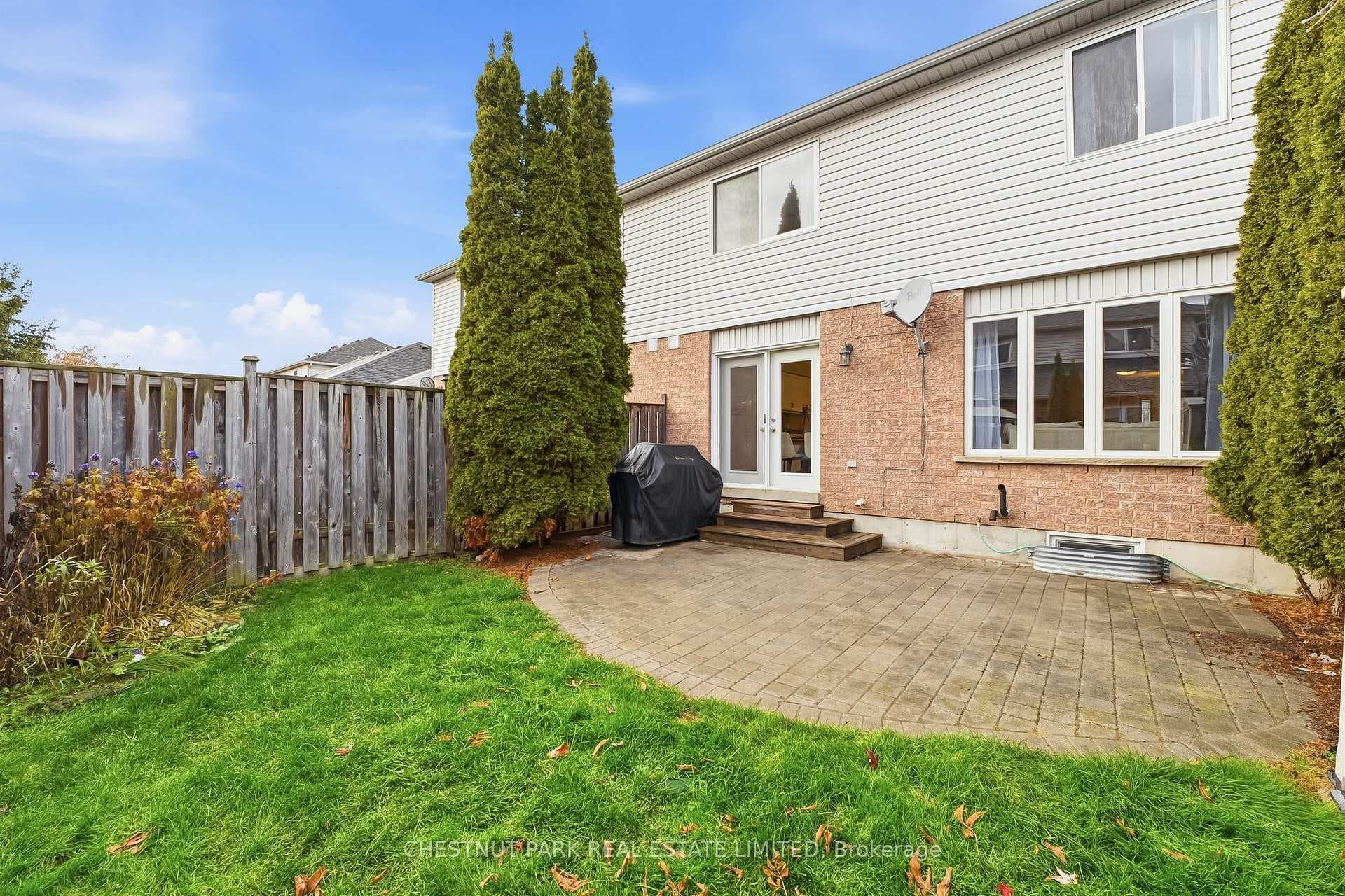 55 Apple Tree Crescent photo 33