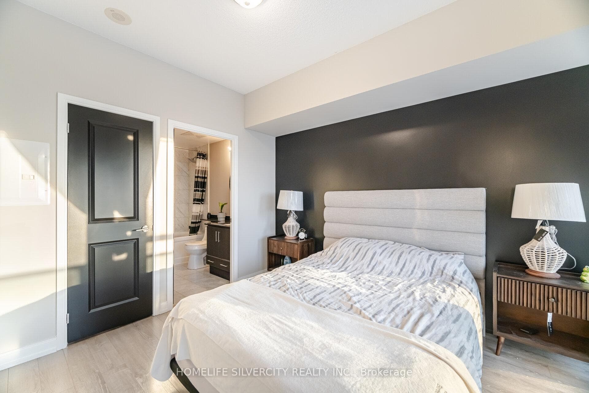 60 Absolute Avenue Unit 1805 photo 16