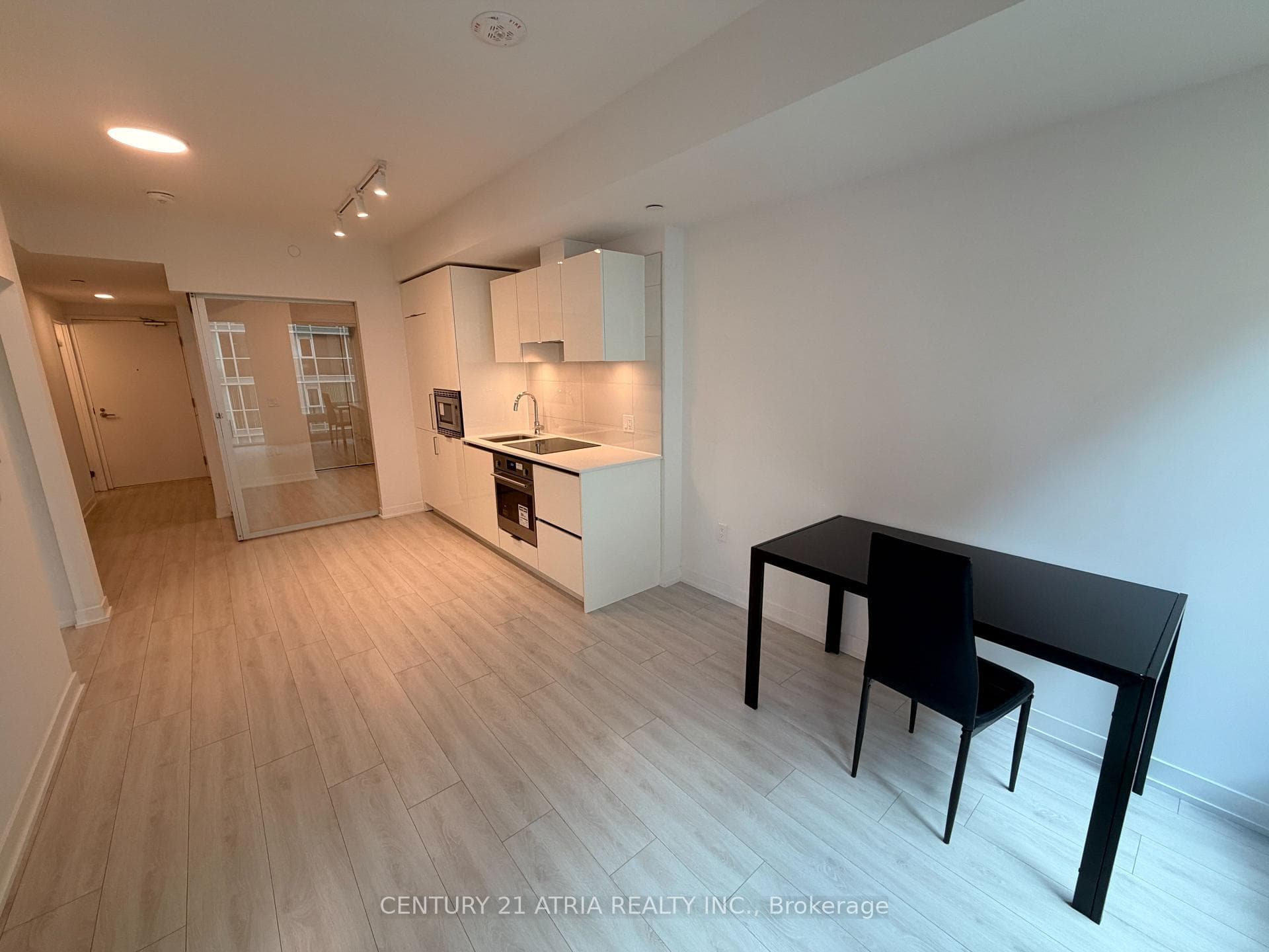 121 St Patrick Street Unit 421 photo 3