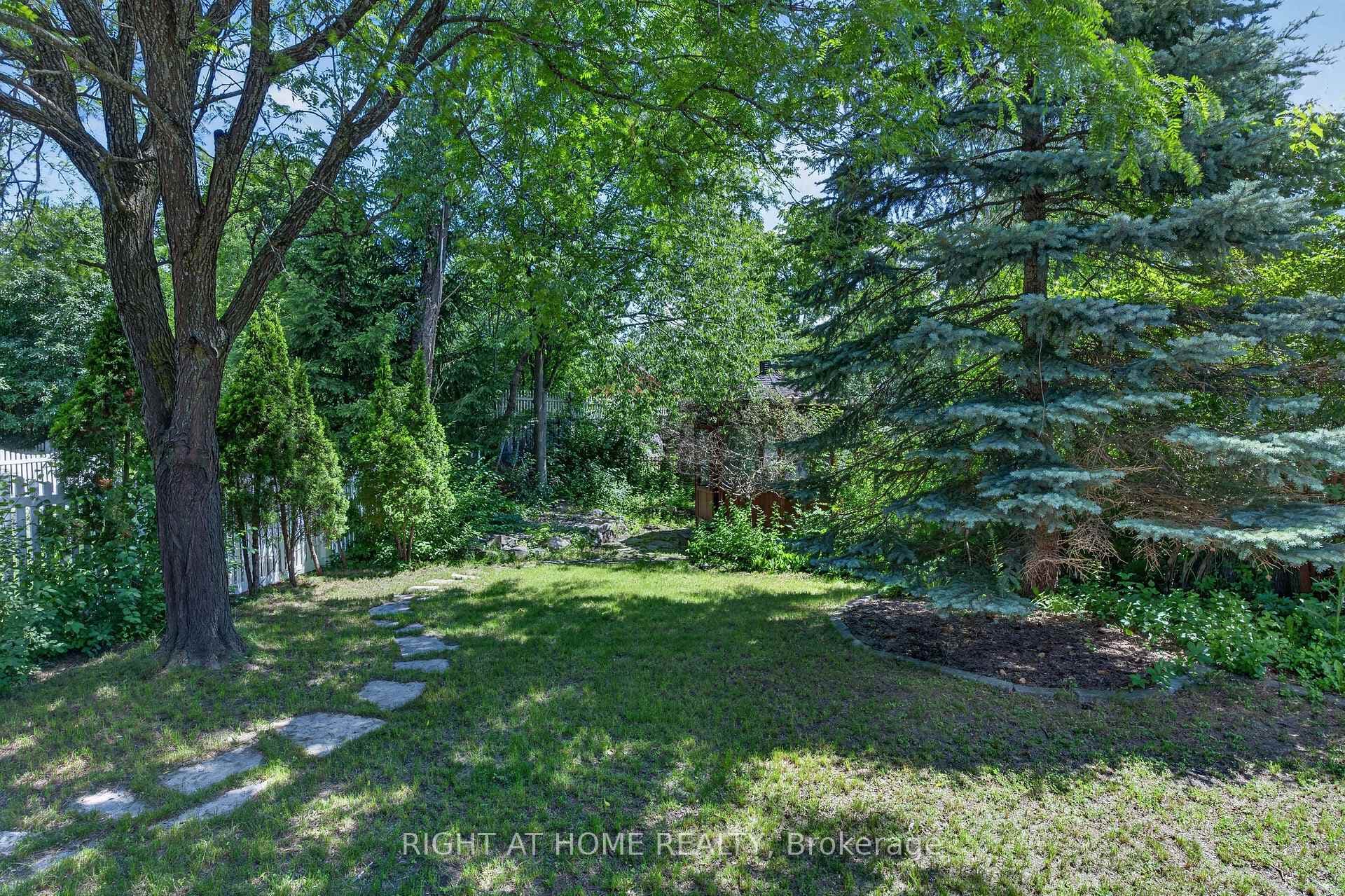 26 Evanshen Crescent photo 37