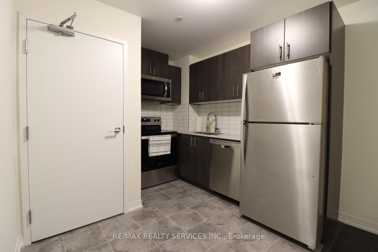245 Mclevin Avenue Unit 15 photo 6