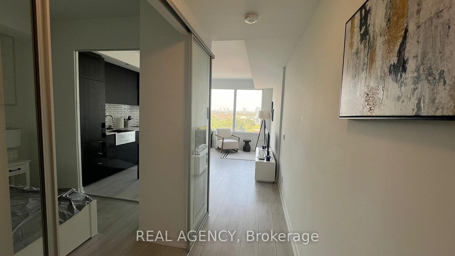 270 Dufferin Street Unit 821 photo 14