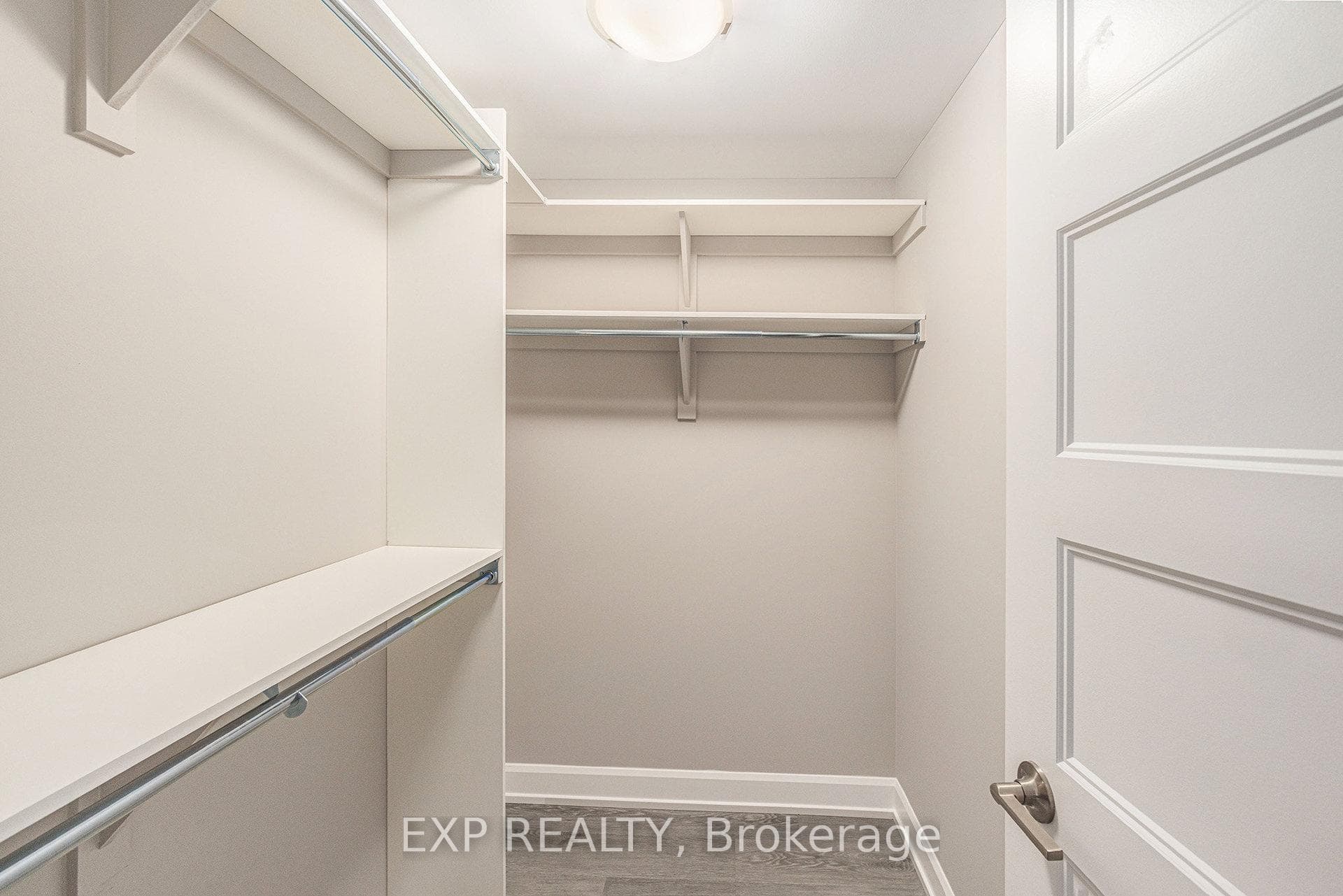 1216 MONTBLANC Crescent Unit A photo 11