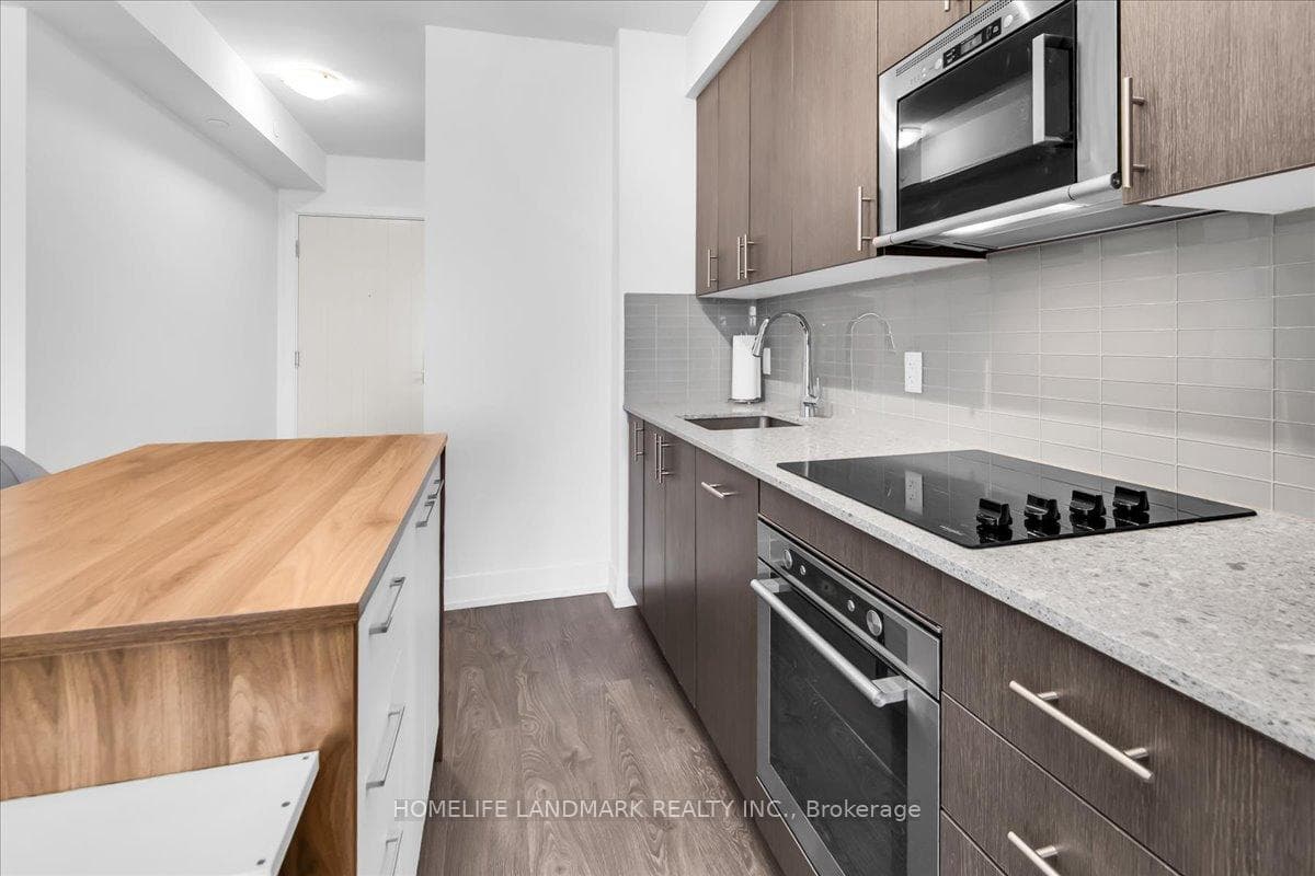 2550 Simcoe Street Unit 2011 photo 6