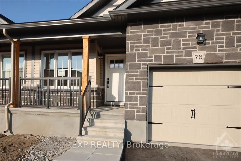 78 WHITCOMB Crescent photo 2