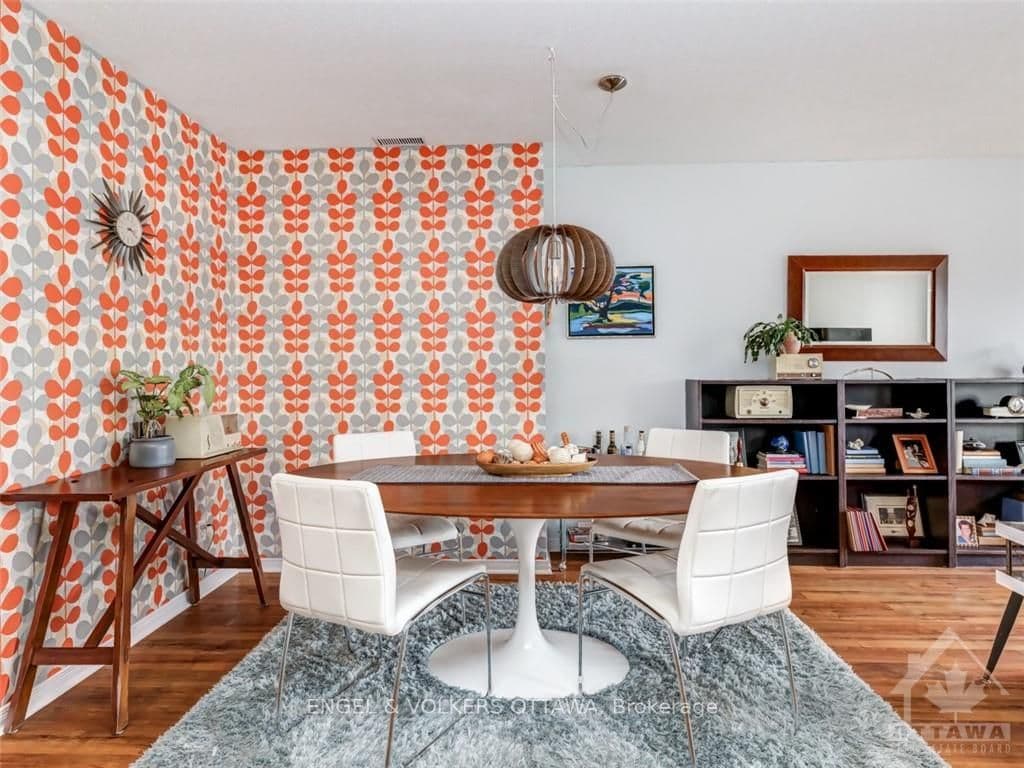 204 BRISTON photo 9