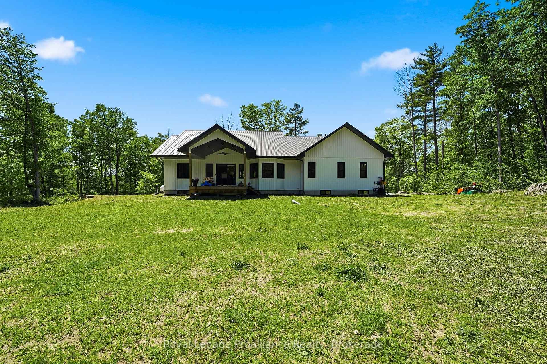 293 Douglas Road photo 43