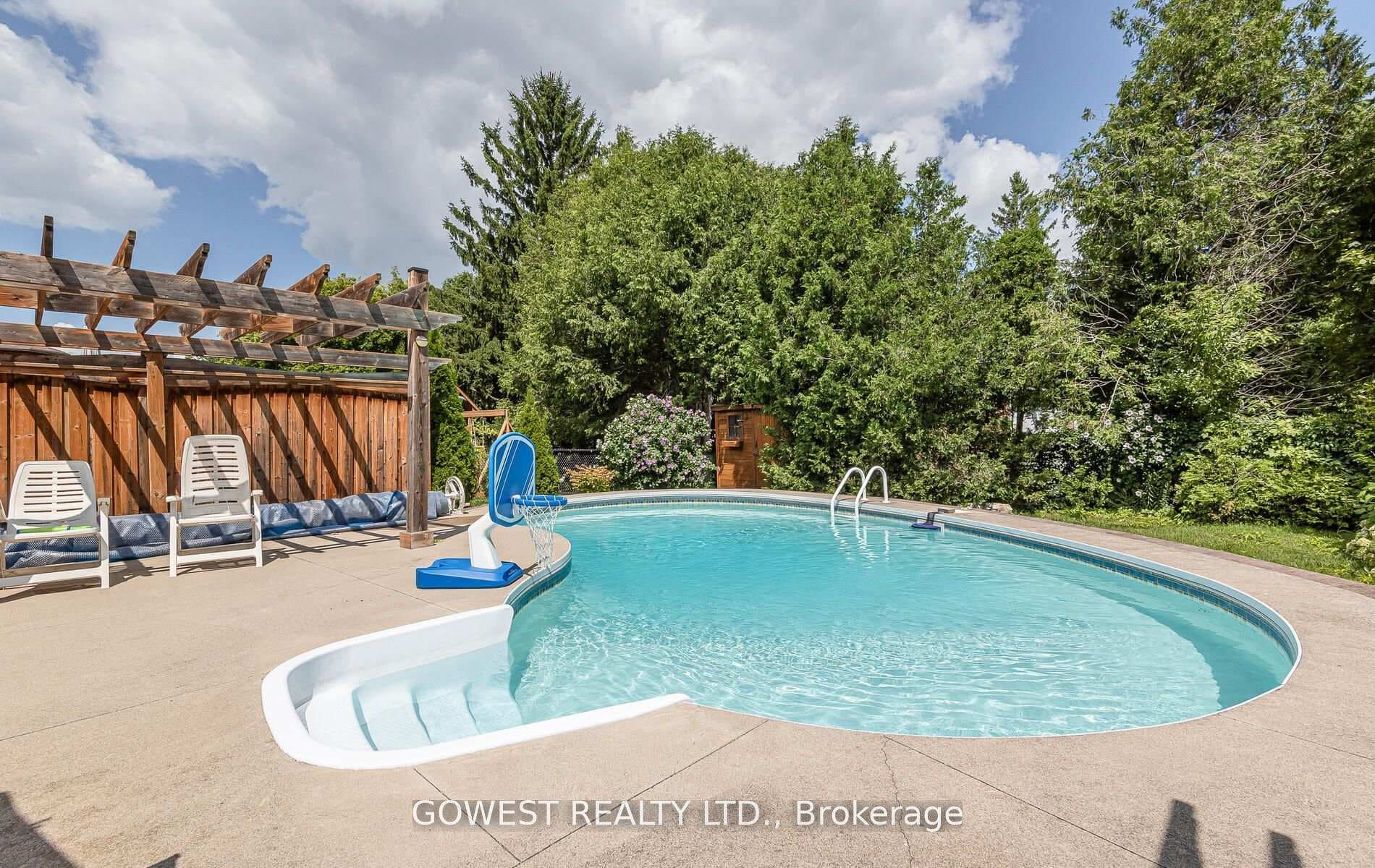 52 Davis Crescent photo 39