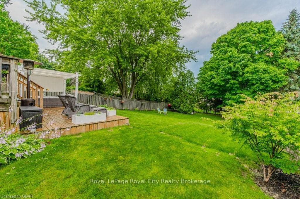 21 THORNHILL Drive photo 41