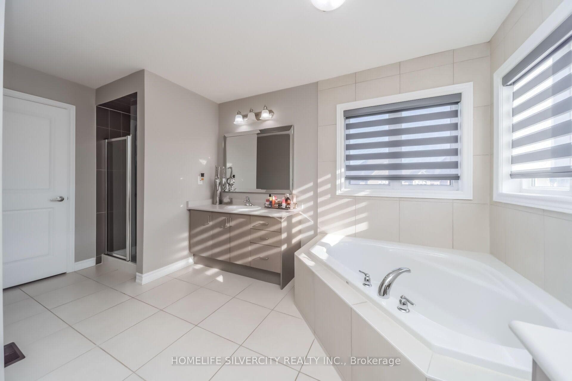 14 Observatory Crescent photo 24
