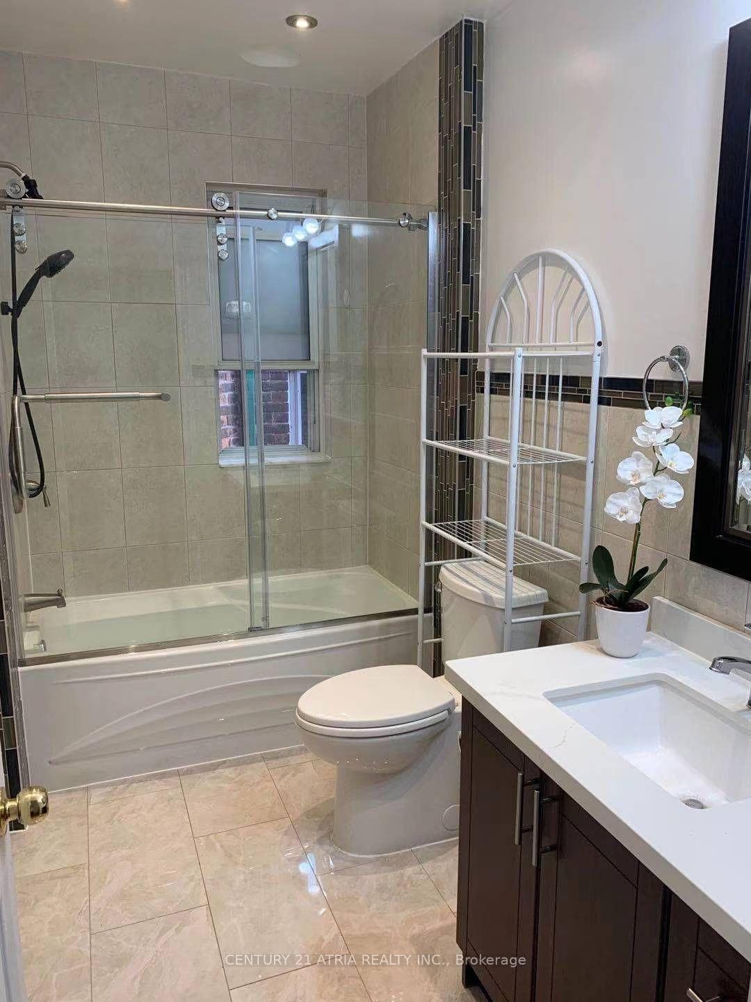 353 Lansdowne Avenue Unit Upper photo 5