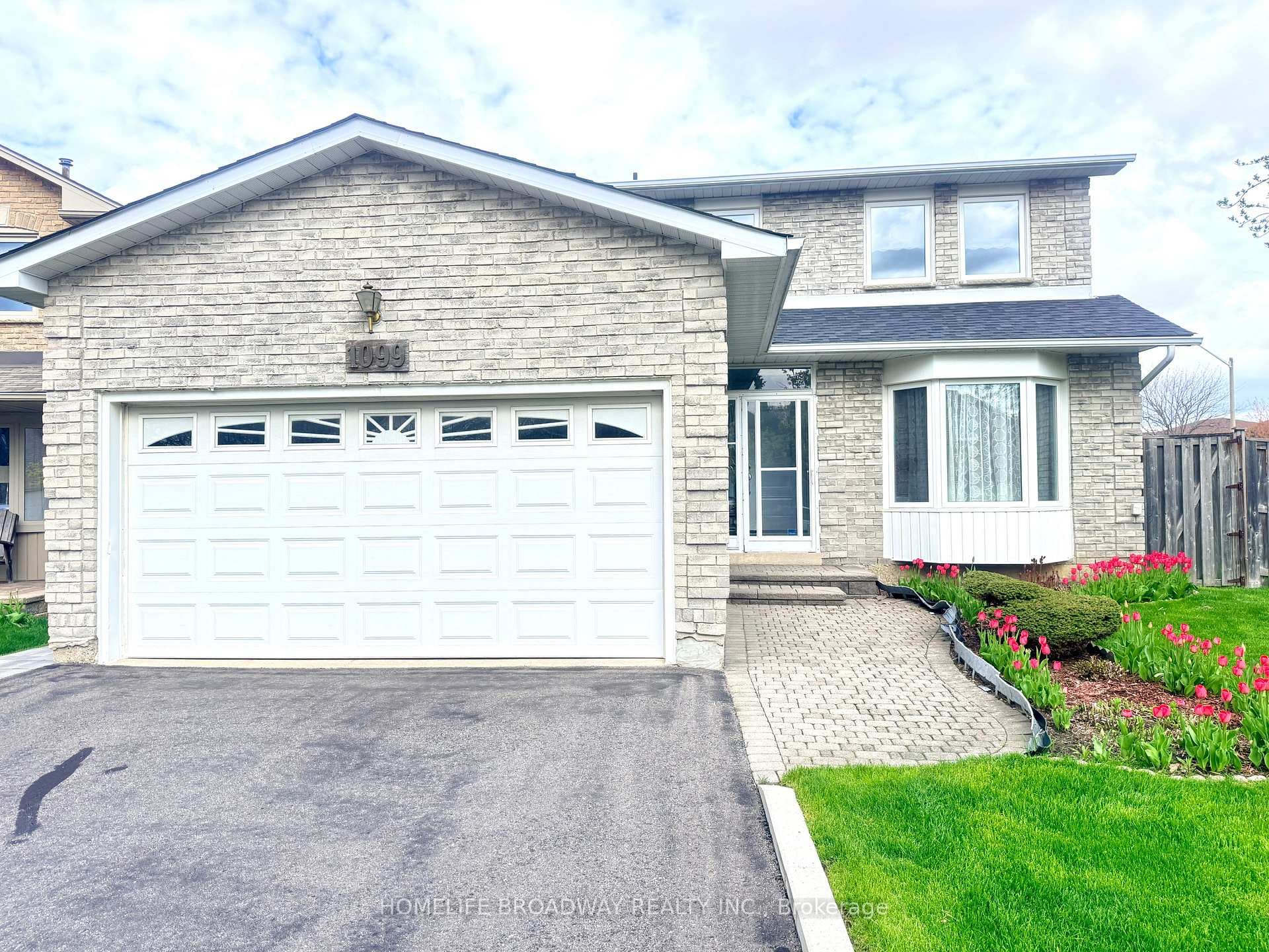 1099 Lovingston Crescent photo 1