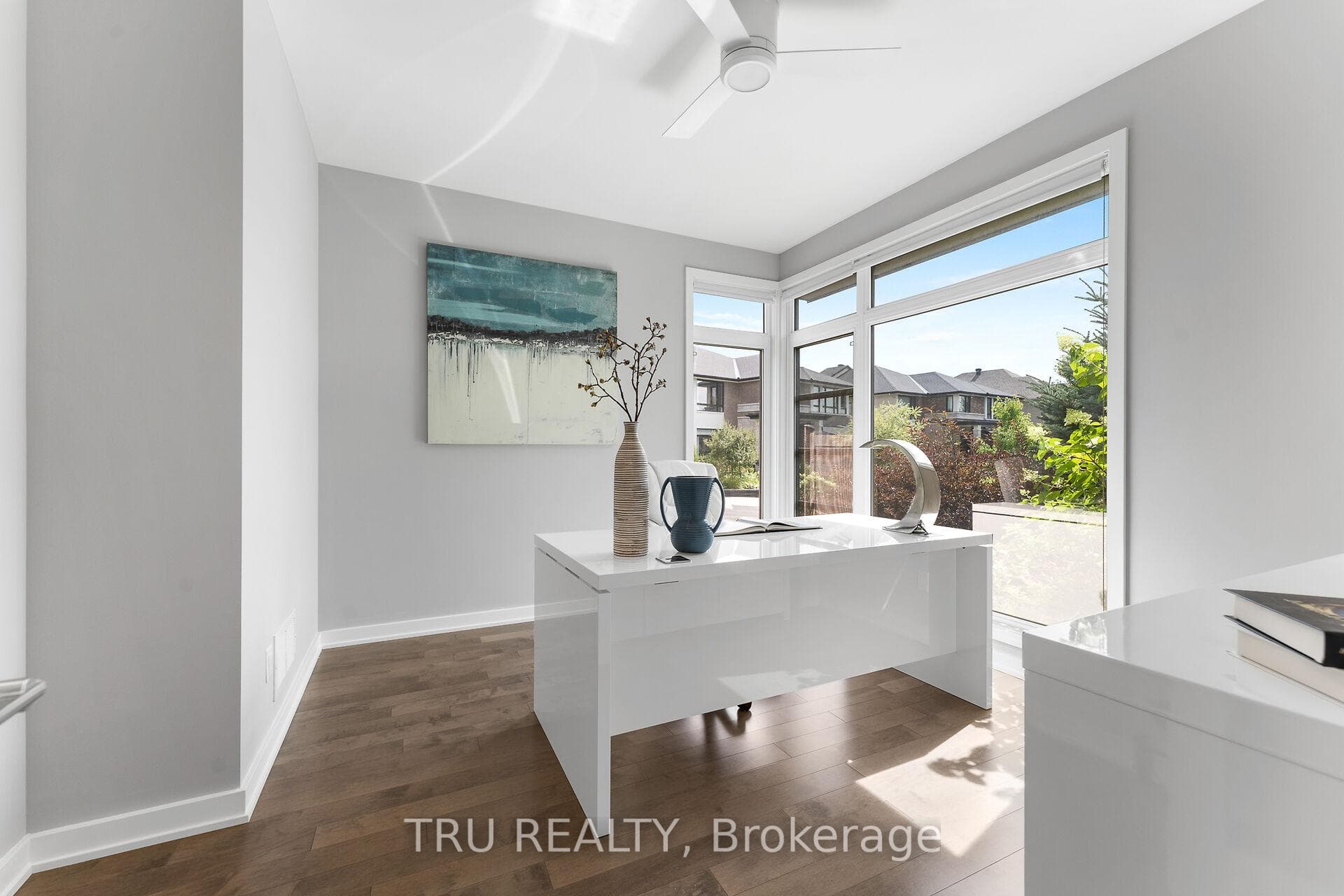 250 Sunnyridge Crescent photo 8