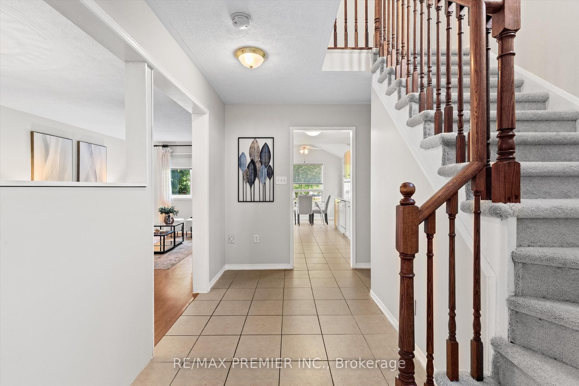 2272 Warrington Way photo 4