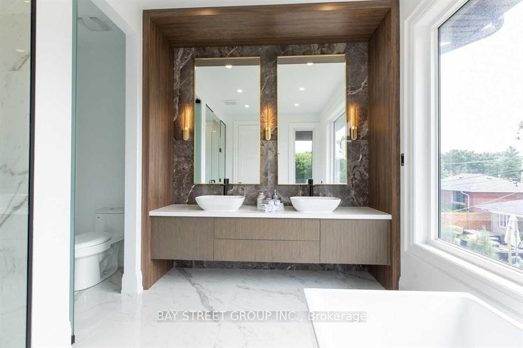 187 Rathburn Road photo 22